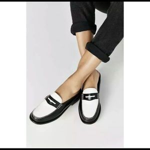 NIB Weejuns Wynn Black & White Loafers